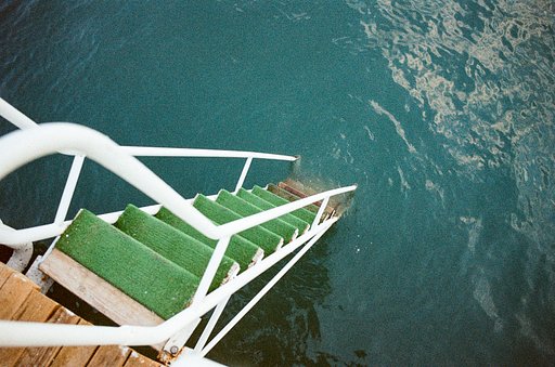Between Light, Shadow, and Emotion: Carl Cengiz Rakip Tests Lomography Films