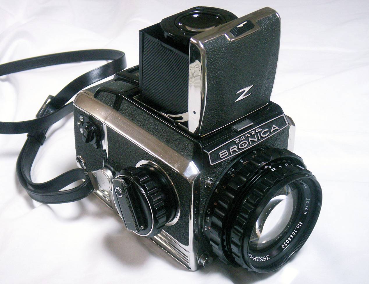 Lomopedia: Zenza Bronica S2 · Lomography