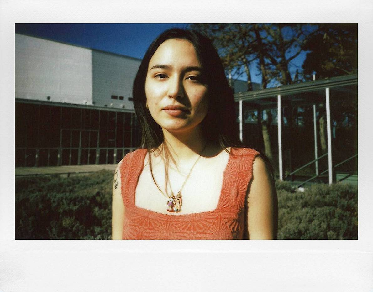 Left:  Lomo'Instant Wide 宽幅拍立得相机  | Right: Lomo'Instant Wide Glass 宽幅玻璃镜头拍立得相机  | 从上到下依次为：0.6米、1-2米、无限远