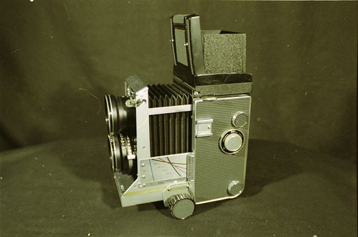 Camera Tank; The Mamiya C33