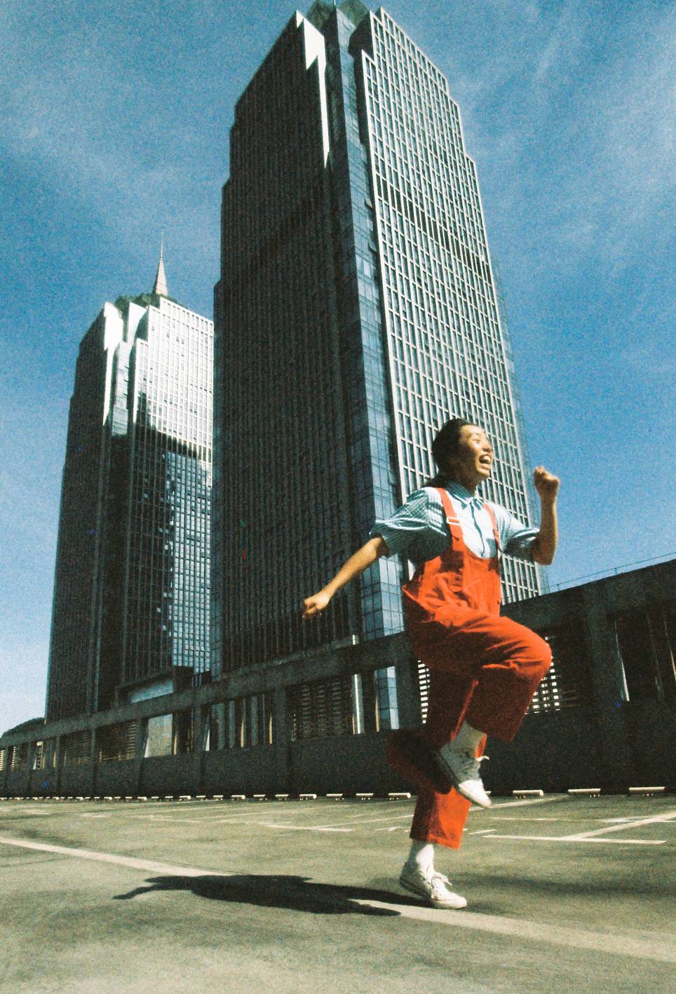 由空调水使用 LomoChrome Color' 92 135 日落版拍摄