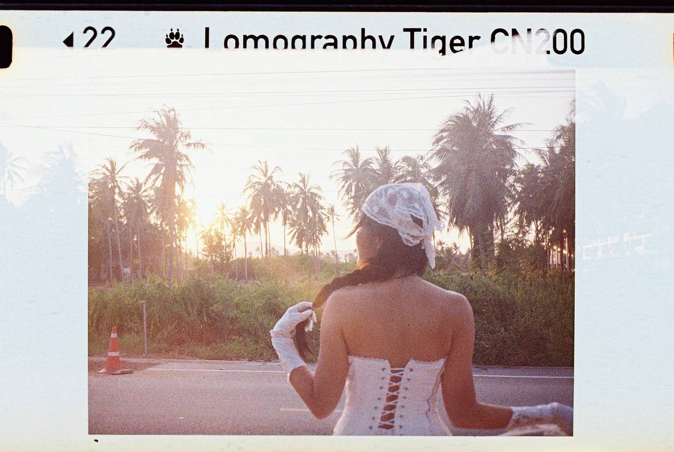 照片由 Film Full Photo 拍摄｜使用 Lomomatic 110 自动玻璃镜头胶片相机连闪光灯 & Lomography Tiger CN ISO 200 110 彩色负片胶卷