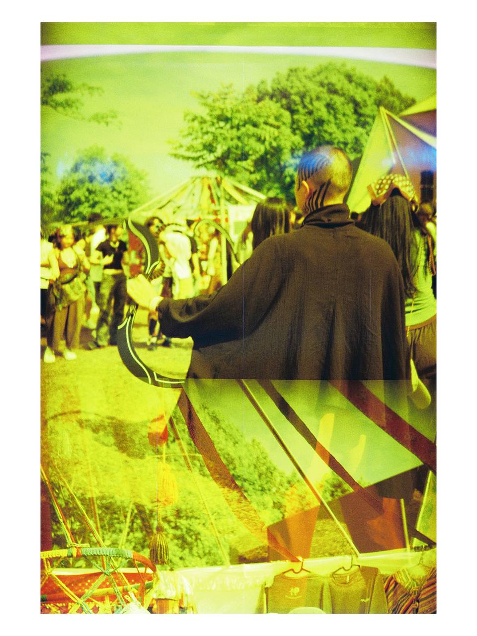 © 拳， 春游音乐节 | 使用 Lomo MC-A 135 全自动随拍胶片相机 &amp; Lomography Redscale XR ISO 50-200 135 红调负片胶卷 拍摄
