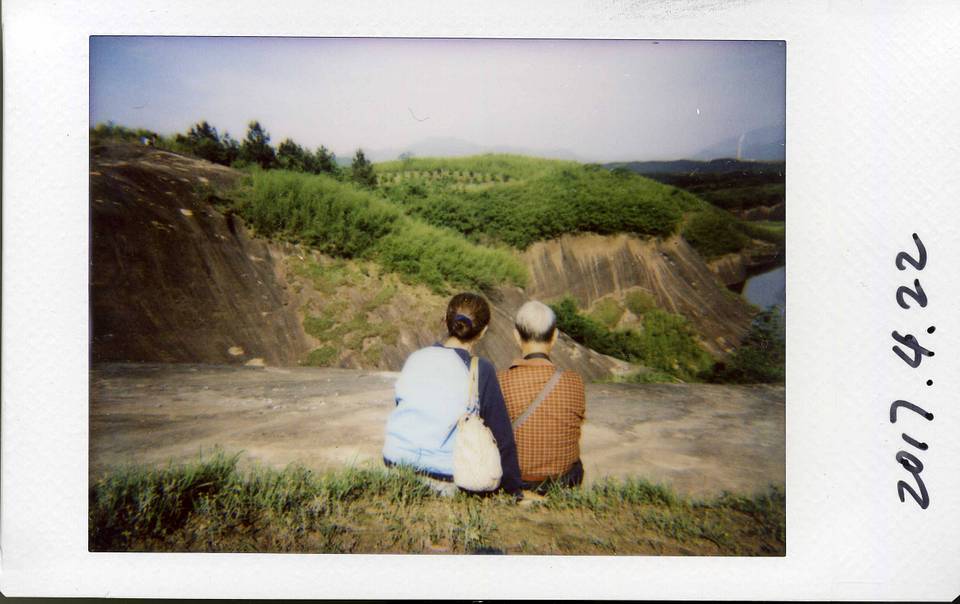 使用 Lomo’Instant Automat 自动拍立得相机拍摄