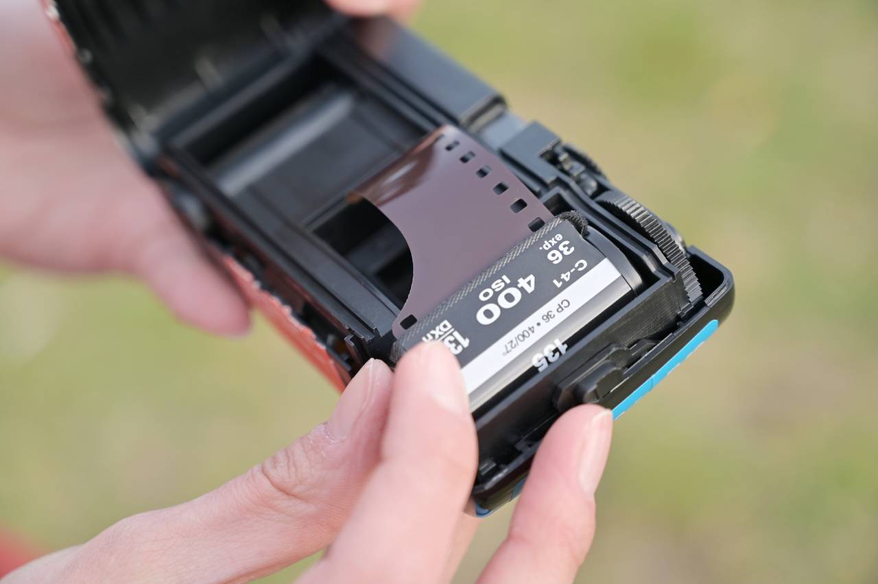 Reloadable, not disposable, this nifty little camera offers all the fun of an 80s disposable without the waste – woohoo.