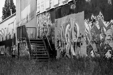 Lens: Mamiya Sekor 100mm f2.8 · Lomography