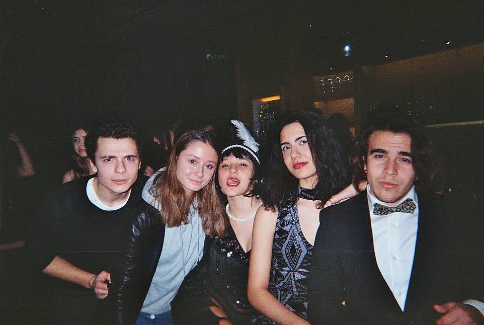 Credits: yamua, fragakis_p, edatopuz, chazz, lomographysoholondon &amp; armantrio