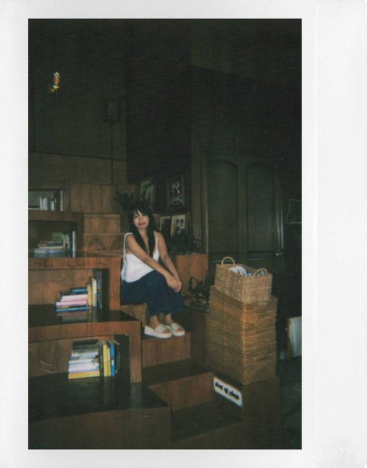 Left:  Lomo'Instant Wide 宽幅拍立得相机  | Right: Lomo'Instant Wide Glass 宽幅玻璃镜头拍立得相机  | 从上到下依次为：0.6米、1-2米、无限远