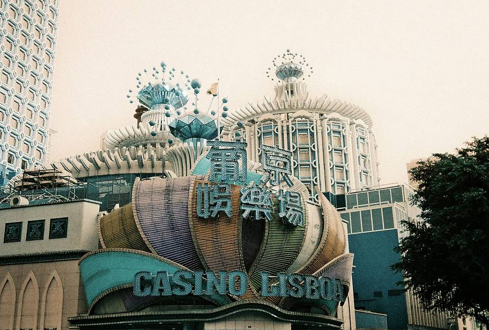 © Ronald  | Shot on LomoChrome Turquoise XR 100-400 135 绿松石胶卷