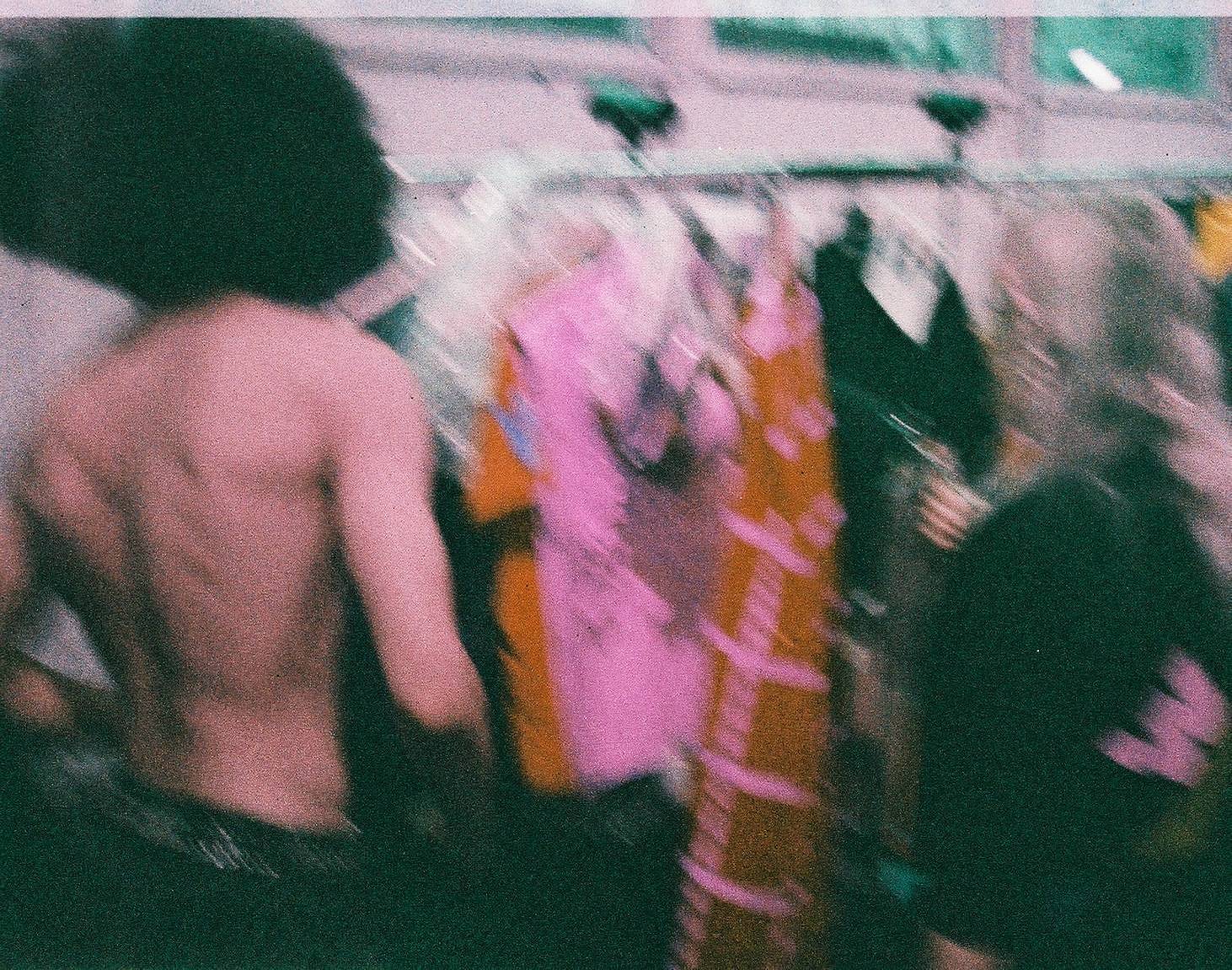 © Samy Bienheureux | 装载 LomoChrome Purple ISO 100–400 110 紫调负片胶卷 的 Lomomatic 110 自动玻璃镜头胶片相机