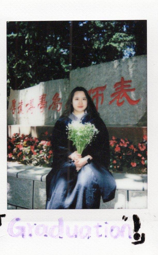 照片由苹果使用 Lomo'Instant Autom 自动拍立得相机 拍摄