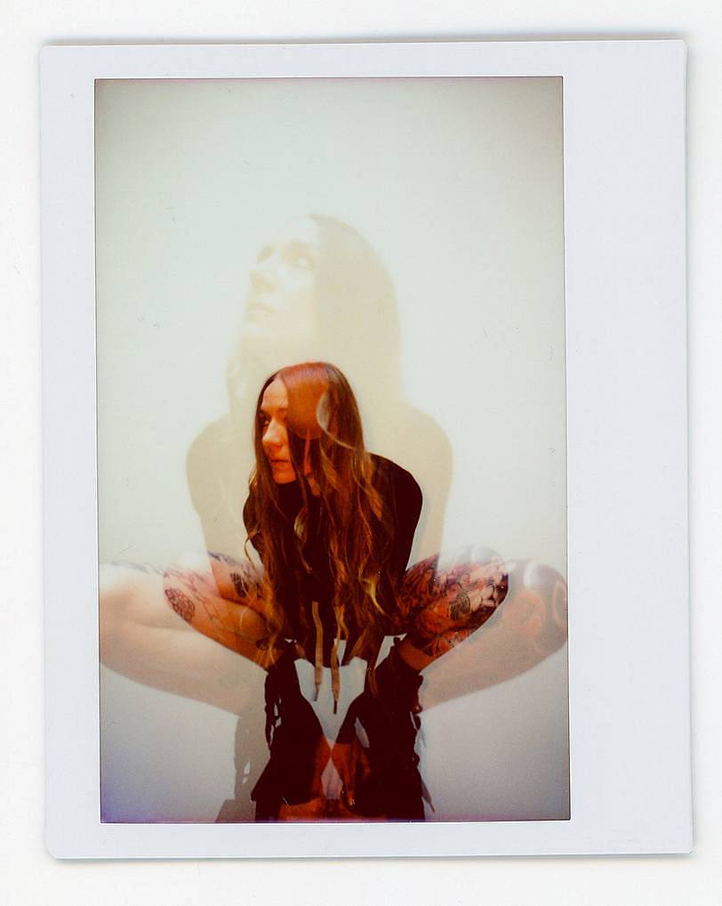 用 Lomo'Instant Wide Glass 宽幅玻璃镜头拍立得相机捕捉双重影像：Patty 的双重曝光作品
