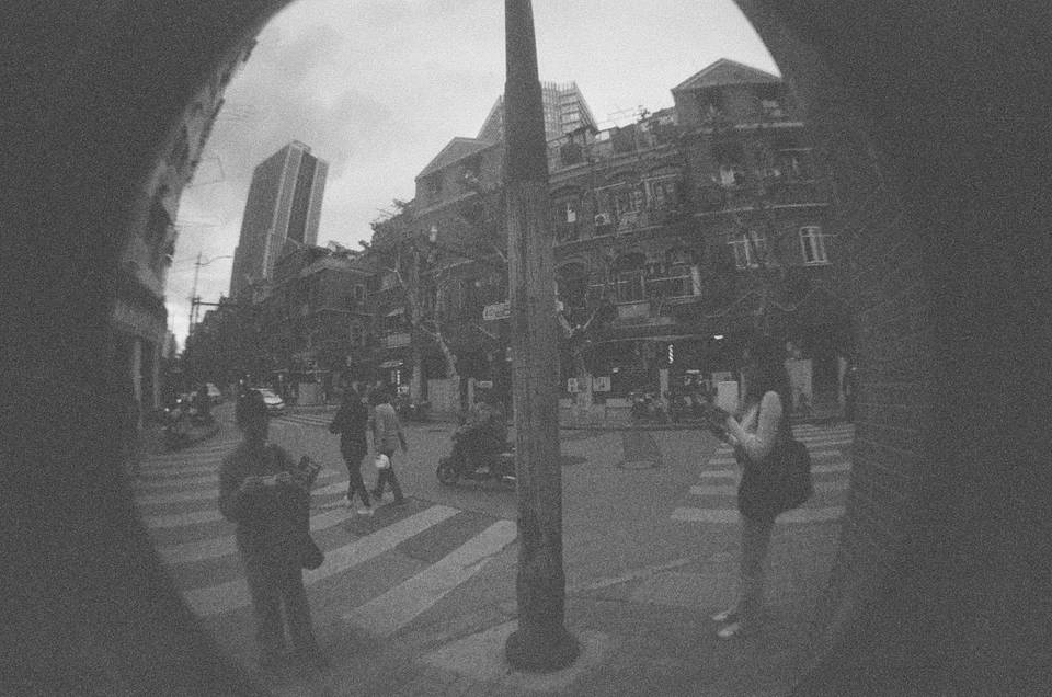 由 Doris 使用Fisheye No.2 135 和Lomography B&amp;W ISO 400 Berlin Kino 135 柏林黑白胶卷 拍摄
