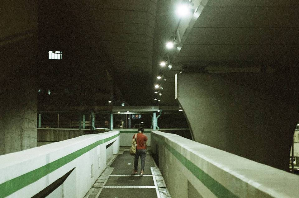 ©️ @film.not.movie ｜ LomoChrome Purple ISO 100–400 135 紫调负片 &amp; LomoChrome Metropolis 135 大都会胶卷