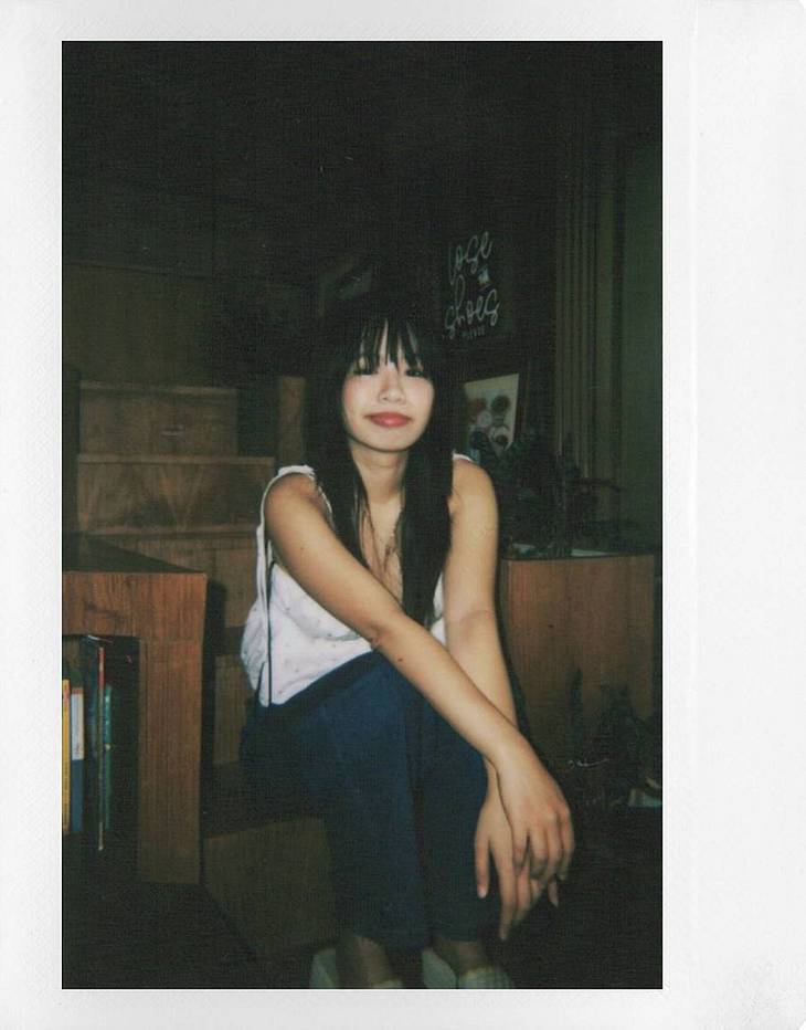 Left:  Lomo'Instant Wide 宽幅拍立得相机  | Right: Lomo'Instant Wide Glass 宽幅玻璃镜头拍立得相机  | 从上到下依次为：0.6米、1-2米、无限远