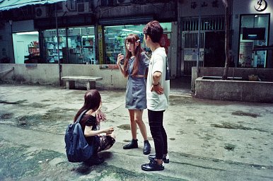 カメラ: Konica現場監督35WB · Lomography