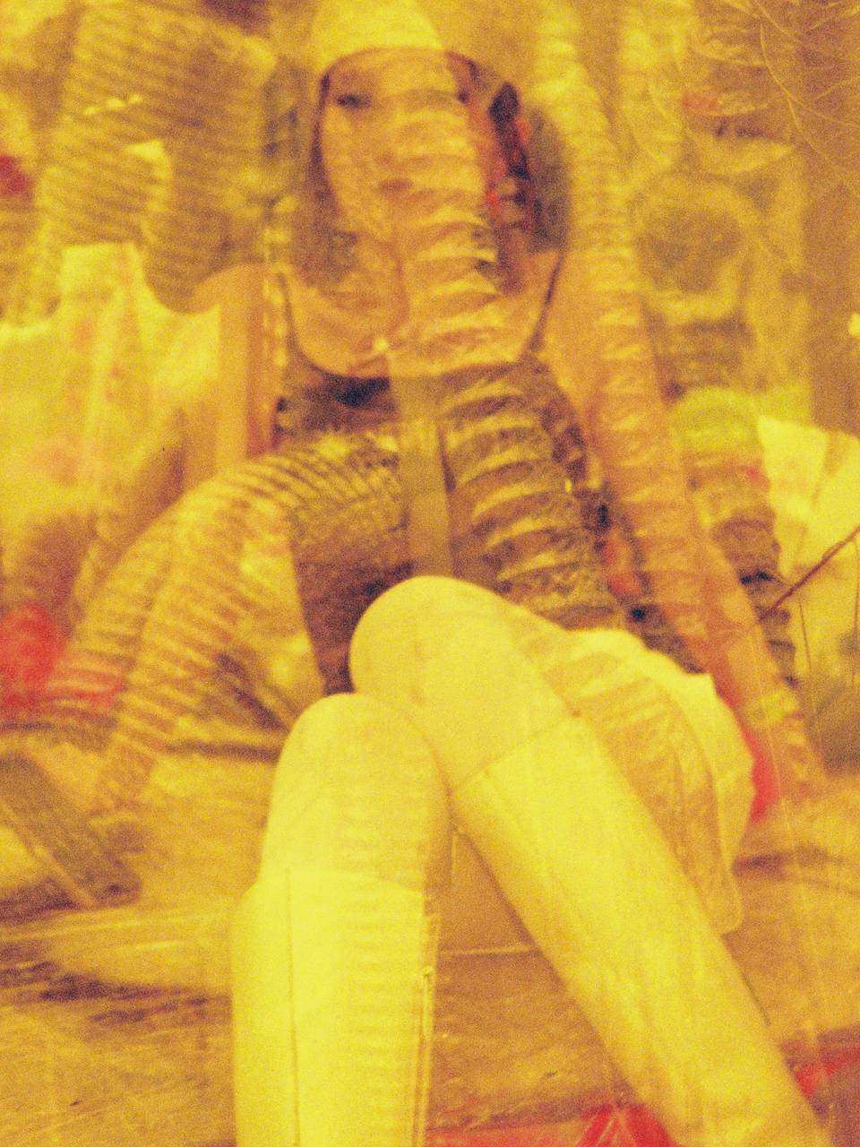 © 拳， 春游音乐节 | 使用 Lomo MC-A 135 全自动随拍胶片相机 &amp; Lomography Redscale XR ISO 50-200 135 红调负片胶卷 拍摄