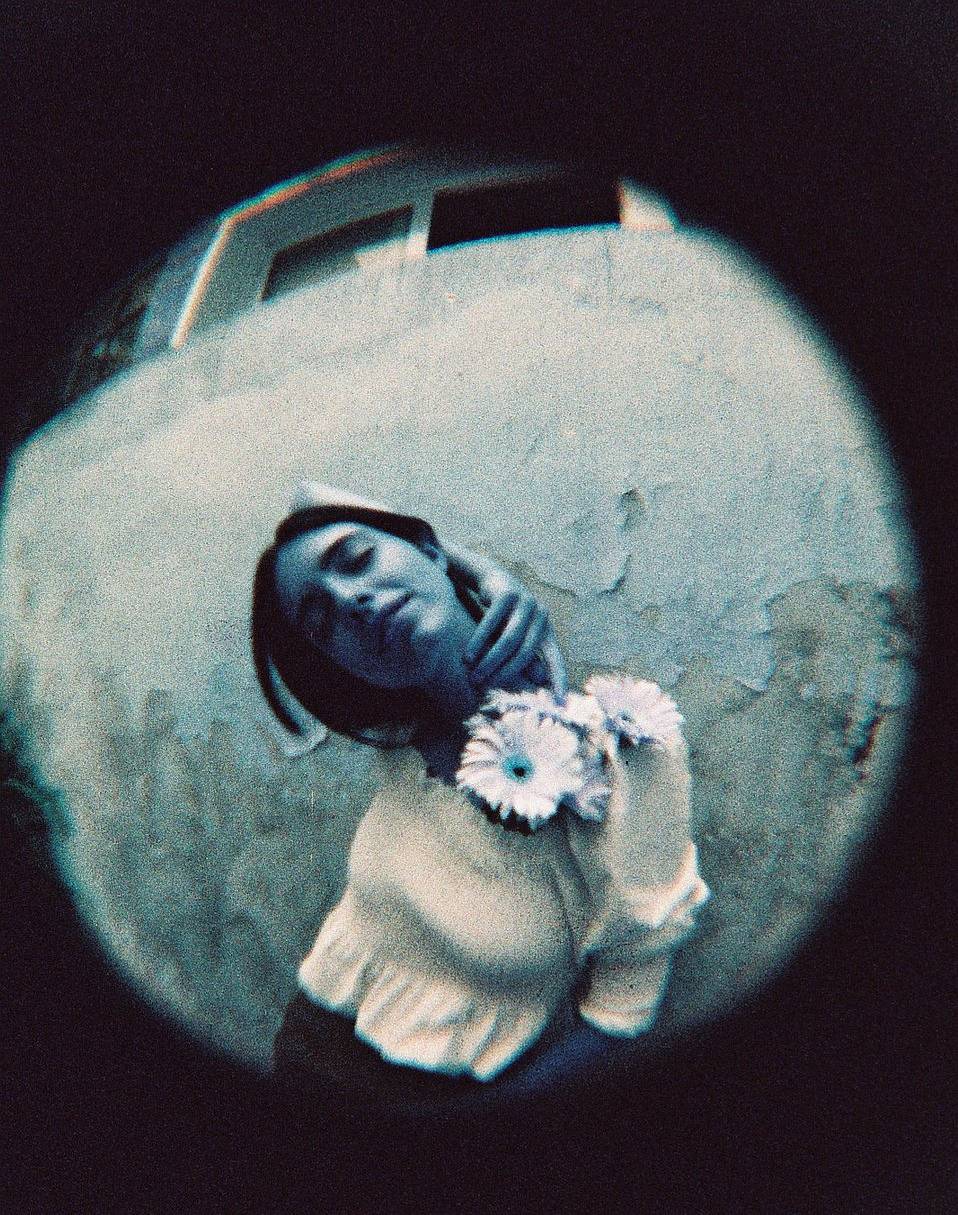 由 Agni Ayushatya 使用迷你鱼眼胶片相机和 LomoChrome Turquoise 绿松石胶卷拍摄