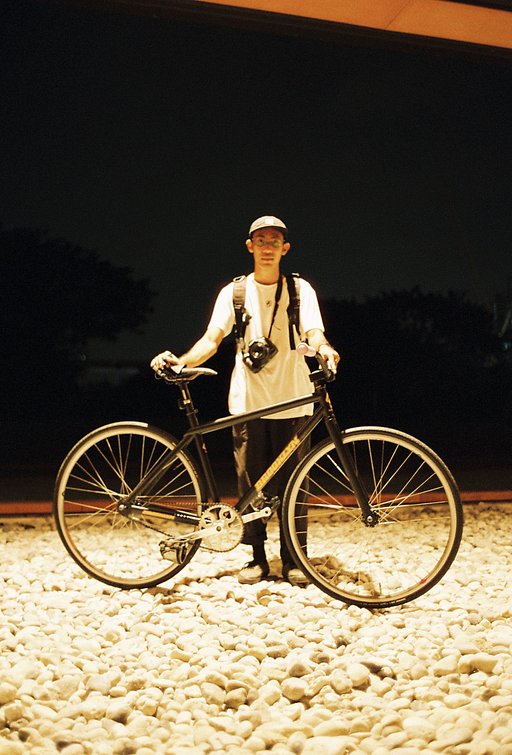 LomoShowcase with Lomo 400 : ค้นหาแรงบันดาลใจจากคุณบอมบ์ (bombaychakrist) กับชุดภาพถ่ายจักรยานสุดโลดโผน 🚲