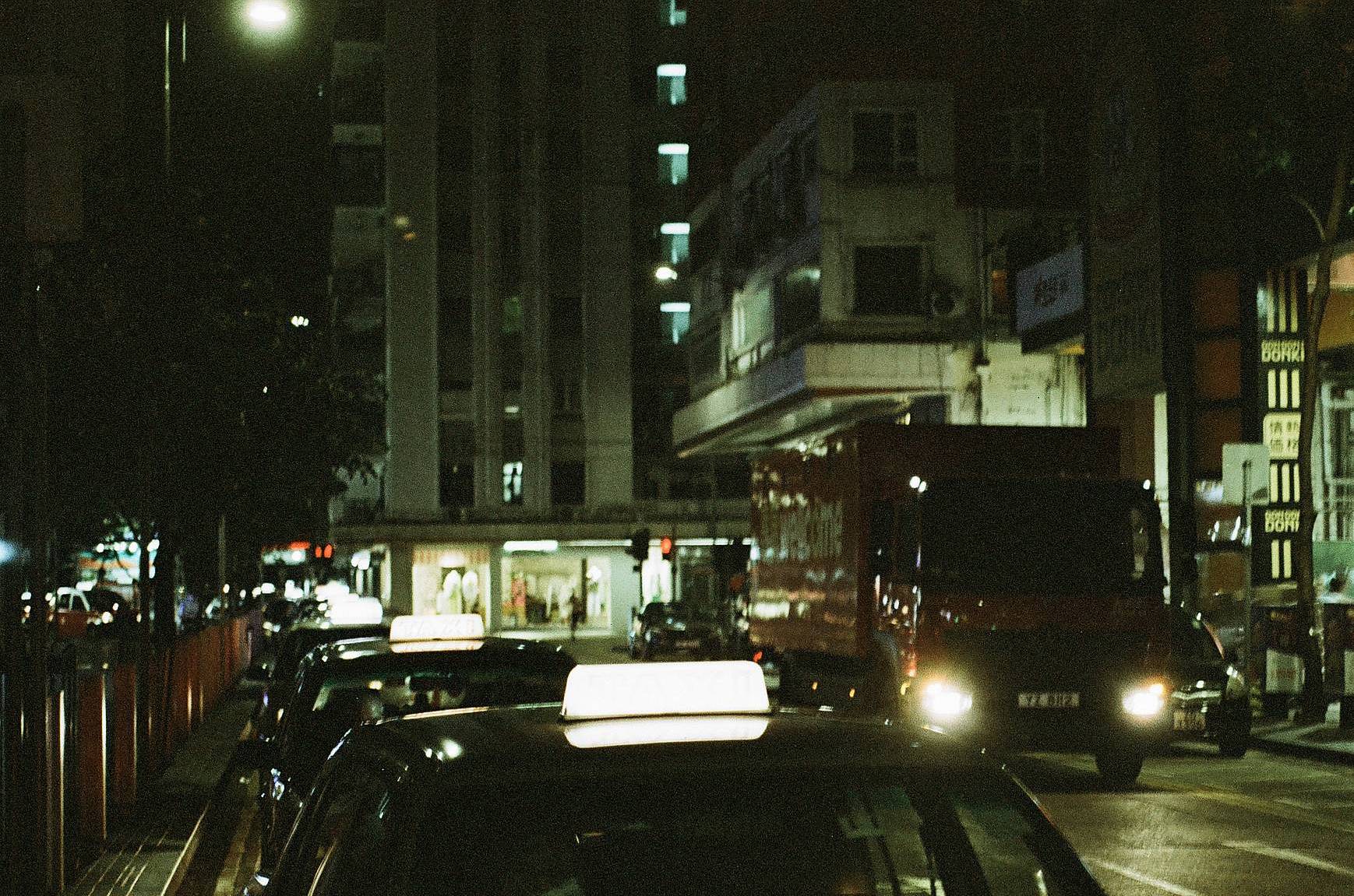 ©️ @film.not.movie ｜ LomoChrome Purple ISO 100–400 135 紫调负片 &amp; LomoChrome Metropolis 135 大都会胶卷