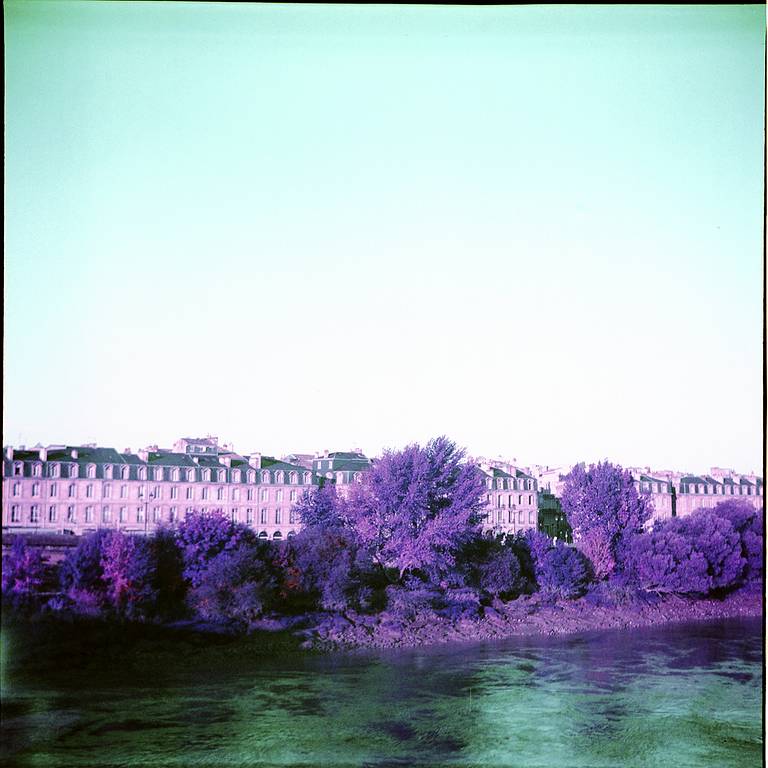 从左上到右下依次为: Wine film soup by yphargomol-lomo, Le Bassins des Lumières by juszezak, La Cité du Vin by berogeitabi and the river of La Garonne by amaiahodge