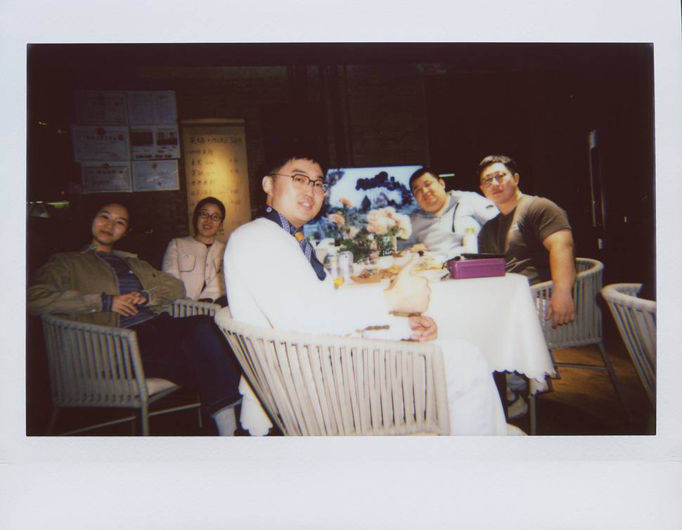 © 养乐多 | 使用 Lomo'Instant Wide 宽幅拍立得相机套装－经典墨黑色 拍摄