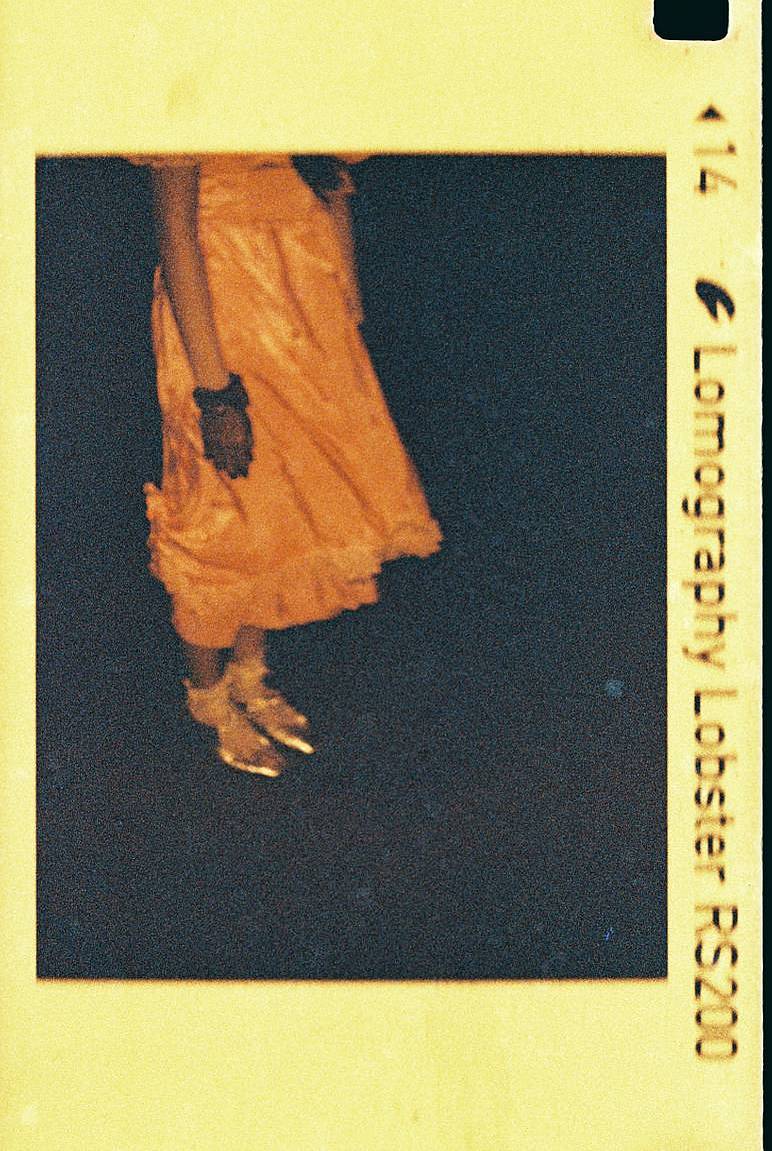 照片由 Film Full Photo 拍摄｜使用 Lomomatic 110 自动玻璃镜头胶片相机连闪光灯 & Lomography Tiger CN ISO 200 110 彩色负片胶卷
