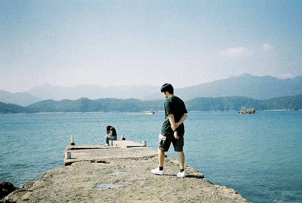 © Ronald  | Shot on LomoChrome Turquoise XR 100-400 135 绿松石胶卷 and LomoChrome Classicolor ISO 200 135 经典版彩色负片胶卷