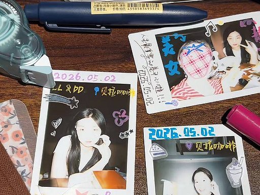 A Day With Journalist Hanyu Deng and the Lomo'Instant Automat 