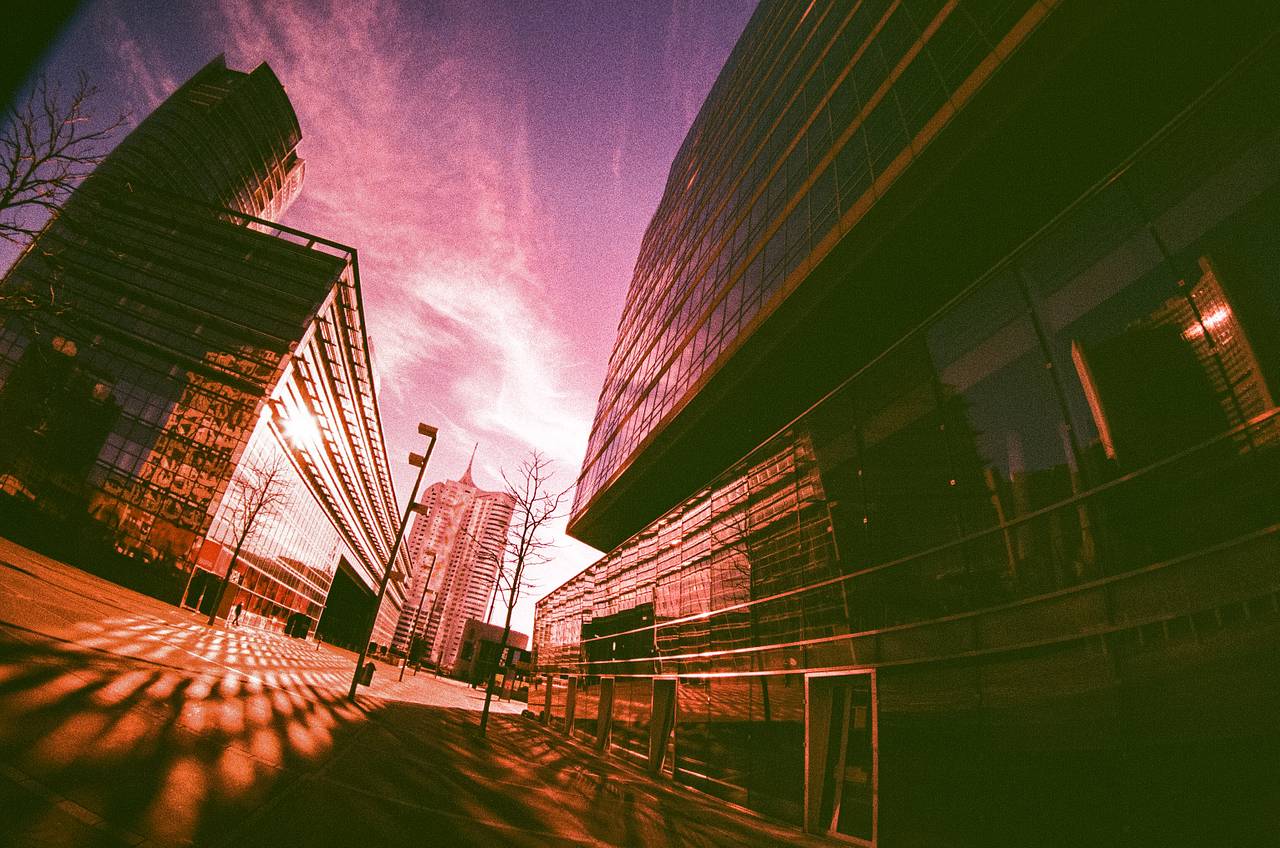 令人难以置信的广角画面 － Lomography Neptune Convertible 尼普顿 3.8/15 Naiad 超广角前镜可拍摄到高饱和的色彩与强烈对比，散发着 Lomo 标志性的效果。