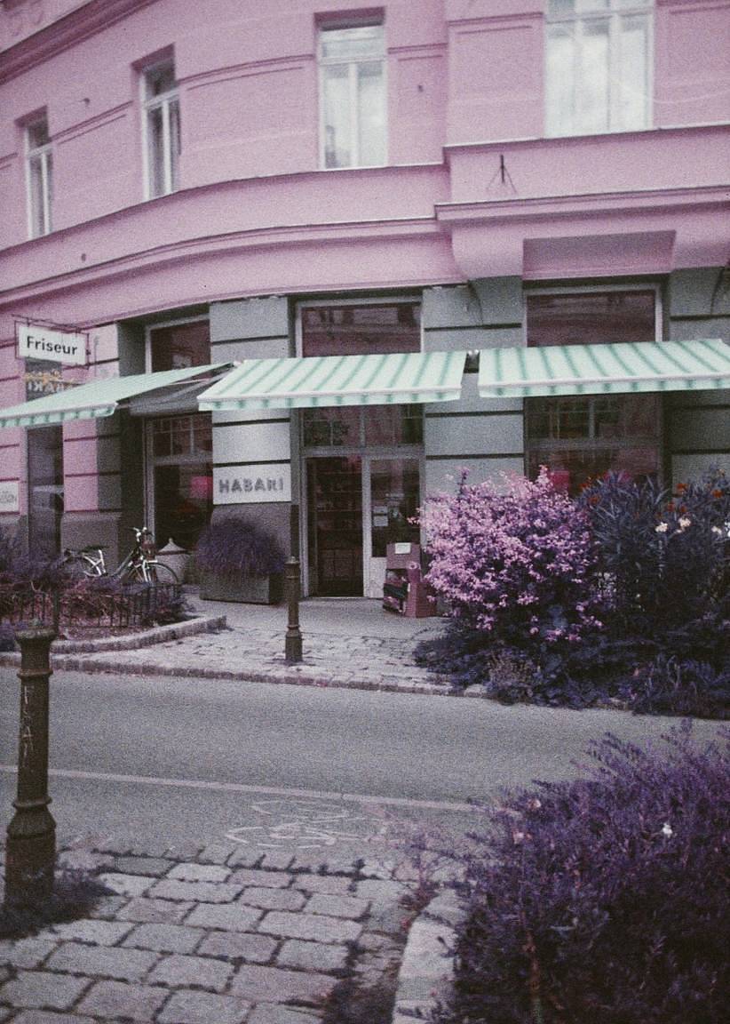 Credits: Elisa Parrino | 使用 Simple Use 拍拍乐半格畅拍胶片相机 搭配 LomoChrome Classicolor ISO 200 135 经典版彩色负片胶卷 、LomoChrome Metropolis ISO 100–400 135 大都会胶卷 、LomoChrome Purple ISO 100–400 135 紫调负片 Pétillant 汽泡特別版 与 Lomography B&W Lady Grey ISO 400 135 黑白胶卷 拍摄