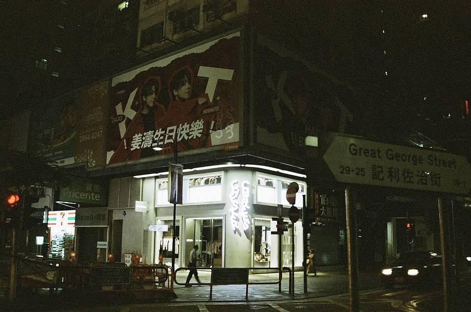 ©️ @film.not.movie ｜ LomoChrome Purple ISO 100–400 135 紫调负片 &amp; LomoChrome Metropolis 135 大都会胶卷
