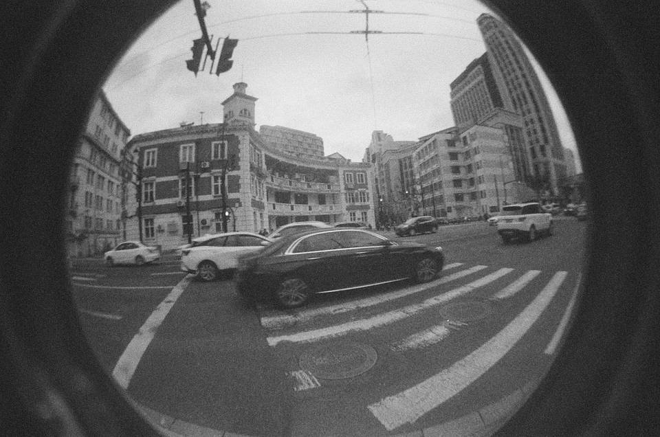 由 Doris 使用Fisheye No.2 135 和Lomography B&amp;W ISO 400 Berlin Kino 135 柏林黑白胶卷 拍摄