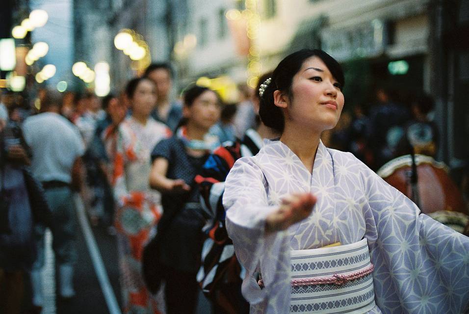 由 toscan 以 Lomography ISO 800 彩色负片拍摄的照片、unenthused 以 Kodak Portra 800 拍摄的照片
