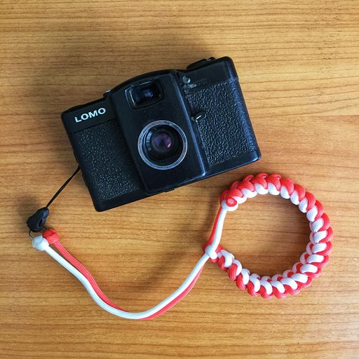 Lomography Tutorials: Adjustable Jawbone Camera Strap