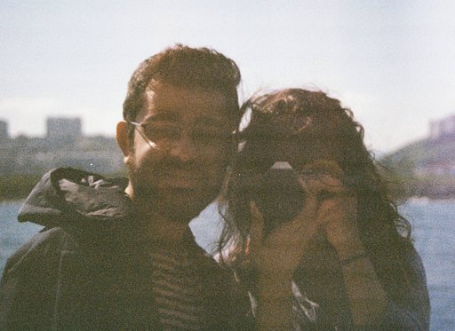 Hadiah dan Harapan Analog: Para Lomographer Merayakan Tindakan Memberi
