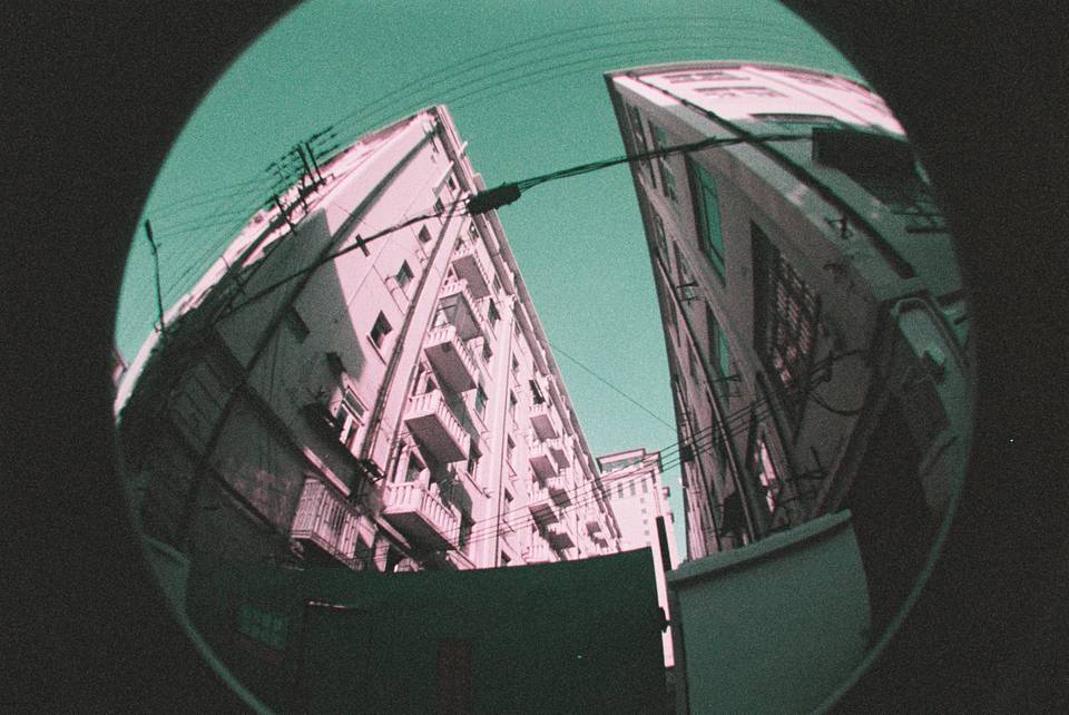 © 唐语婷 | 使用 Fisheye No.2 135 第二代鱼眼胶片相机－葡萄酱特别版 &amp; LomoChrome Purple ISO 100–400 135 紫调负片－ Pétillant 汽泡特別版拍摄