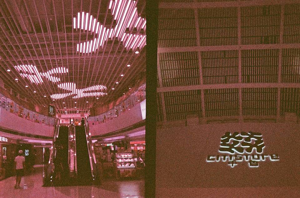 ©️ @film.not.movie ｜ LomoChrome Purple ISO 100–400 135 紫调负片 &amp; LomoChrome Metropolis 135 大都会胶卷