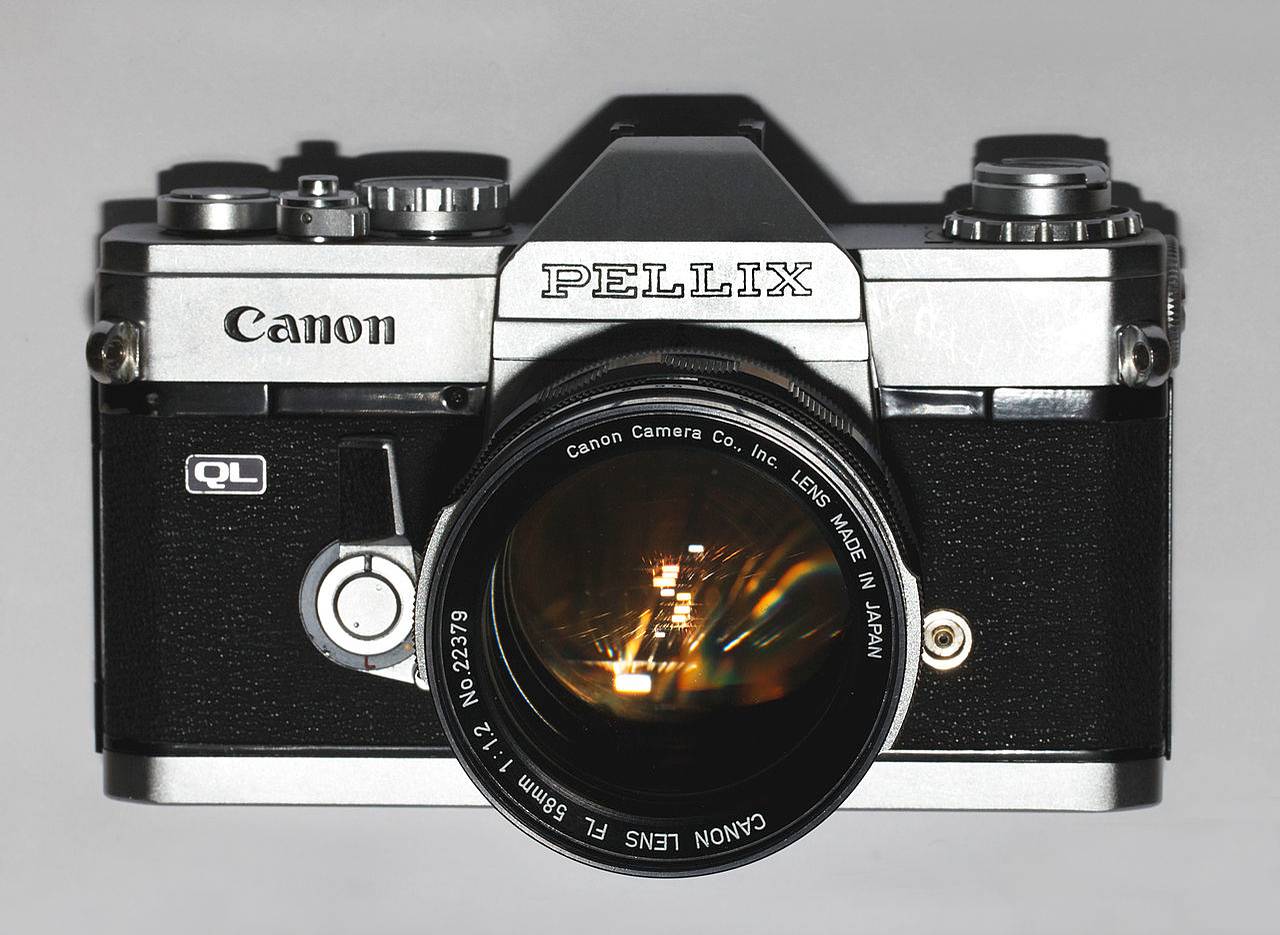 Lomopedia: Canon Pellix · Lomography