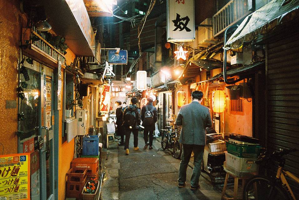 Credits: candeeland,  n_u_m_b_f_a_c_e, atropaworkshop, & atropaworkshop | Lomography Color Negative ISO 800