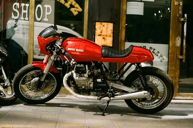 Lens: Schneider - Kreuznach Xenar 45mm f2.8 · Lomography