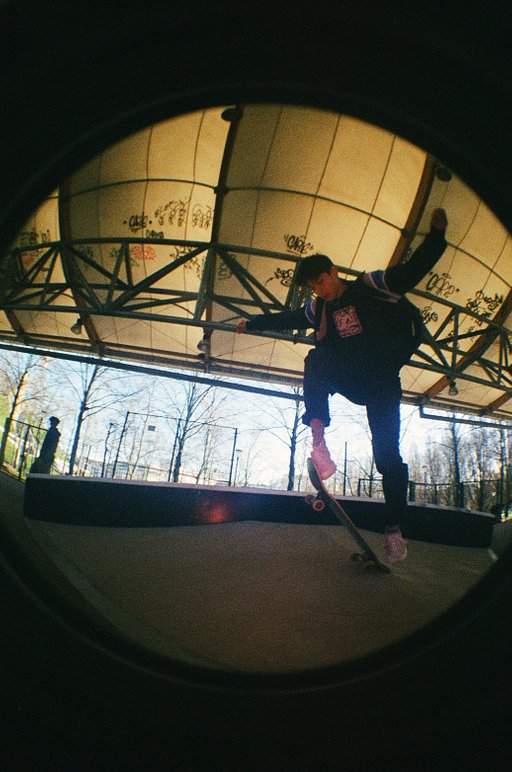 Le Fisheye No. 2 et le Ringflash entre les mains de Thomas App