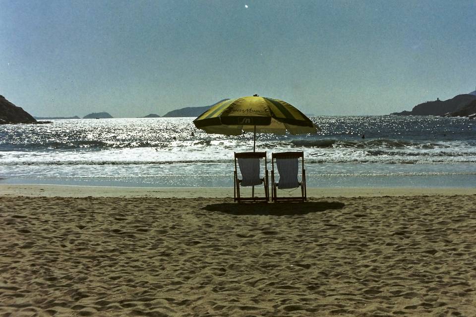 Credits: rivermantis (Lomography Color Negative ISO 100), tinmaneyes (LomoChrome Classicolor ISO 200), helgiforest (LomoChrome Color ’92 Sun-kissed ISO 400), & francislee (Lomography Color Negative ISO 800)