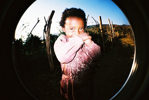 Join our LomoAmigos from „Menschen für Menschen“ through Africa