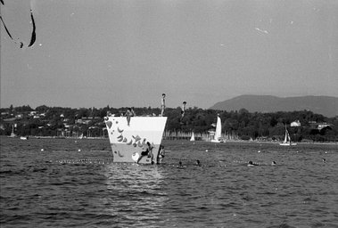カメラ: Nikon Zoom 300 AF · Lomography