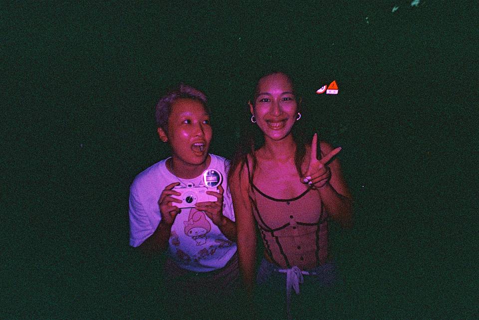 © 王舒燕 &amp;  倪熙悦 |  分别使用 LomoApparat 21mm 阿帕赫超广角胶片相机 - Chiyoda 千代田特别版 ；Fisheye No.2 135 第二代鱼眼胶片相机－木瓜波普特别版 &amp; LomoChrome Purple ISO 100–400 135 紫调负片－ Pétillant 汽泡特別版 拍摄