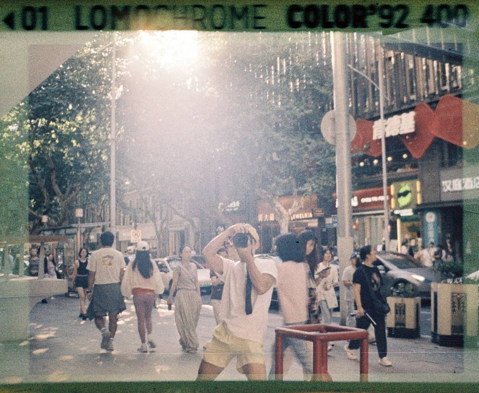 Credits: 杨荣杰 周培祥｜LomoChrome Color '92 ISO 400 110 日落版