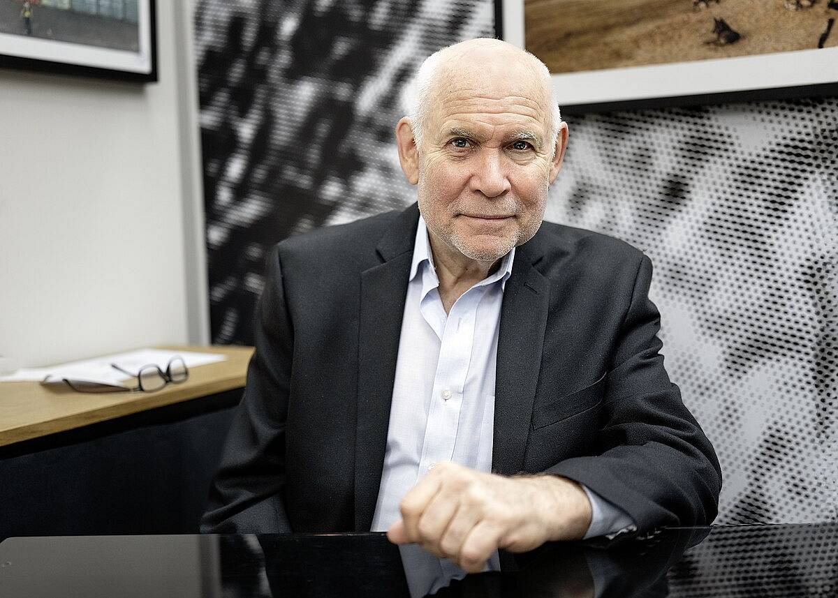 Steve McCurry in 2024 02 | photo source – wikimedia commons