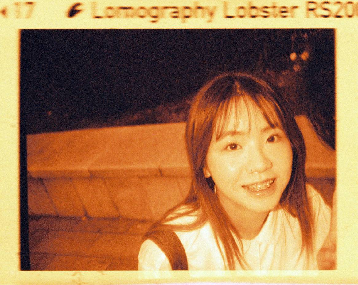 Credits: 孙焱嫣 孙国聪｜Lomography Lobster Redscale 110 红调负片胶卷