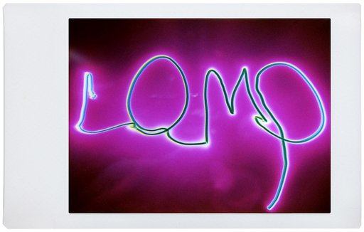 Lomography NYC : Liz crée des light paintings avec le Lomo Instant